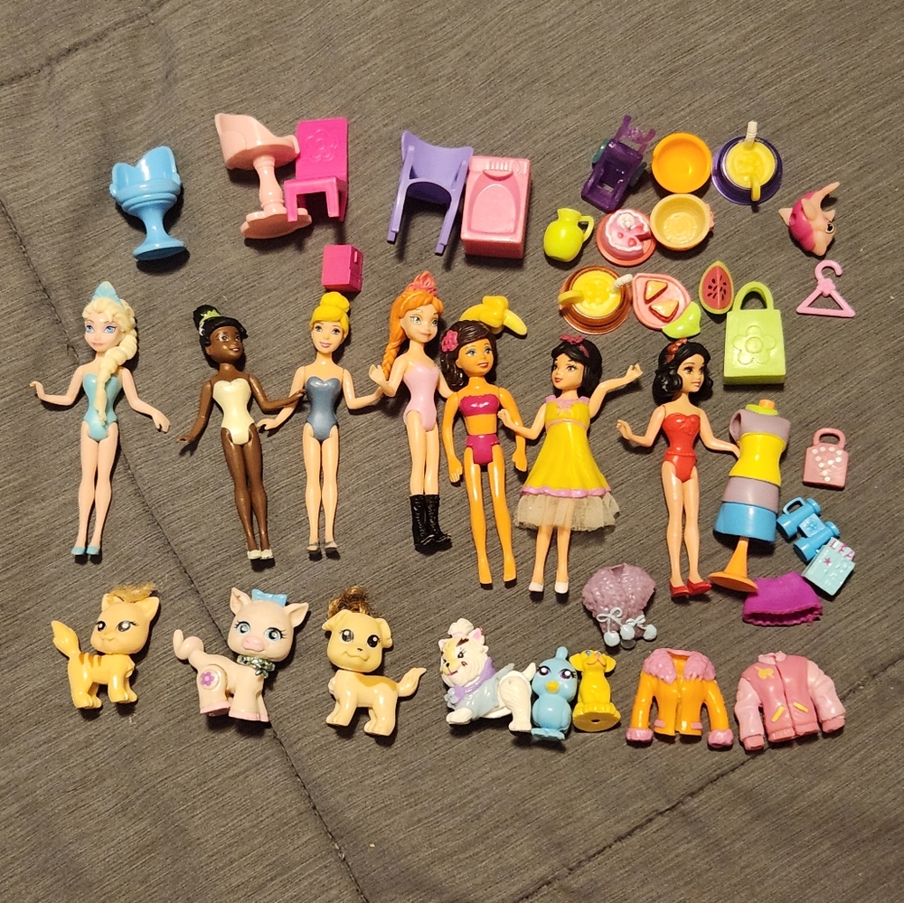 Polly Pocket Lot of 40+ Disney Princess Dolls, Furniture, Clothes & Accessories